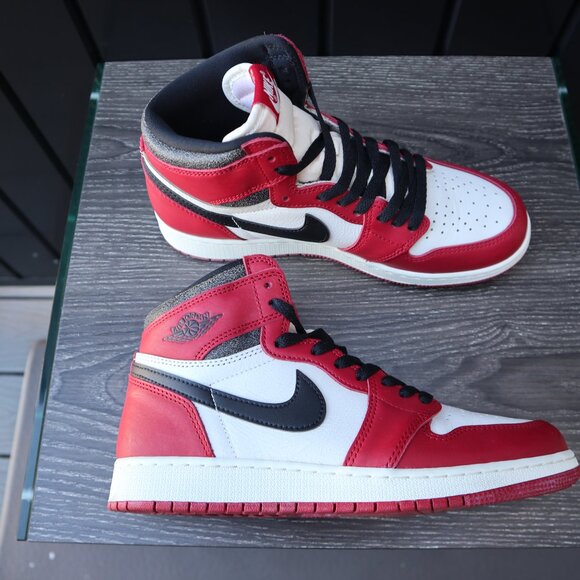 Air Jordan 1 Retro High OG "Chicago Lost and Found" Sneaker - Picture 9 of 12